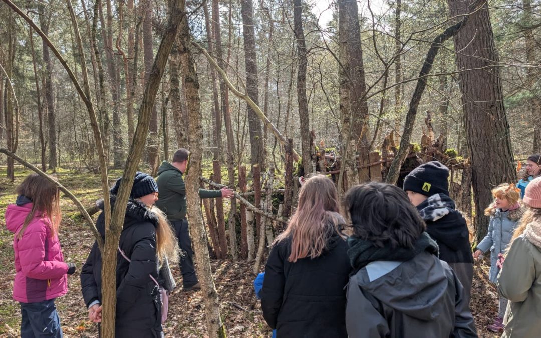 Rückblick: Frühjahrs-Waldcamp im Findlingsgarten – Abenteuer, Lachen und ganz viel Waldglück 🌿